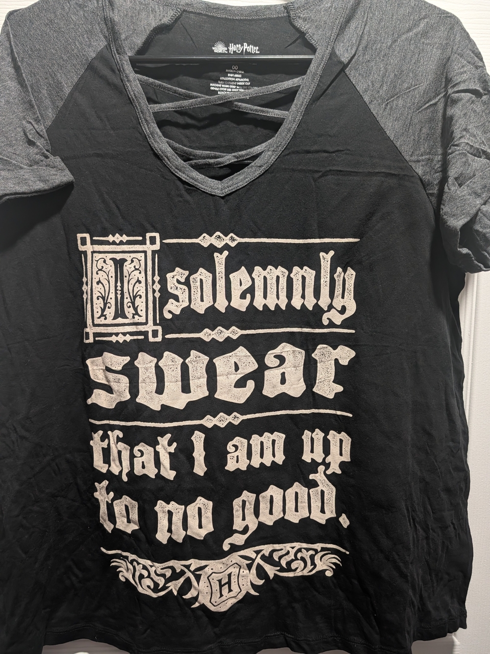 Warner Bros. Black and Gray 'I Solemnly Swear' Raglan Tee